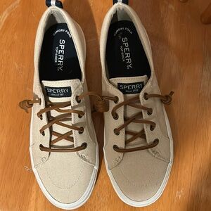 New Women’s size 8 Sperry shoes